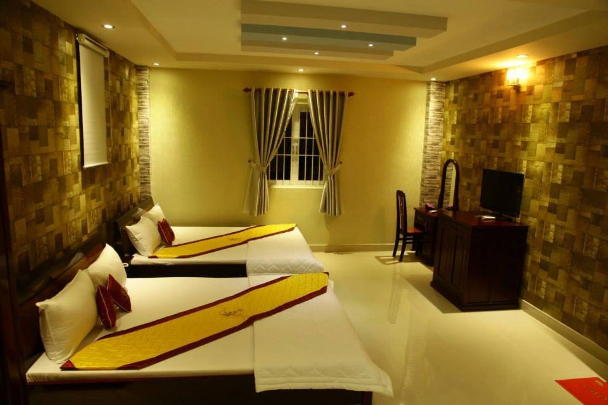 Minh Kieu Hotel My Tho Exterior photo