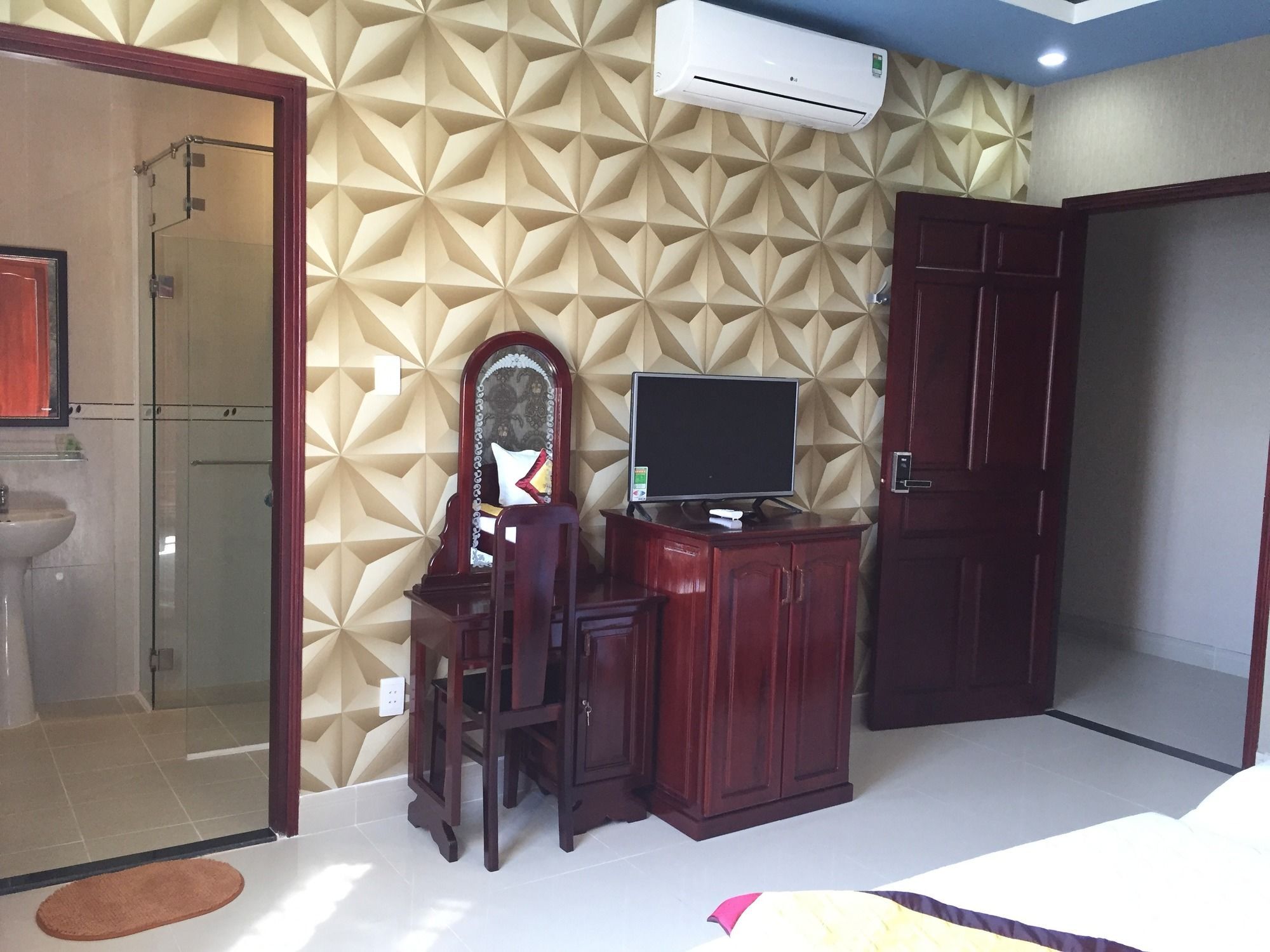 Minh Kieu Hotel My Tho Exterior photo