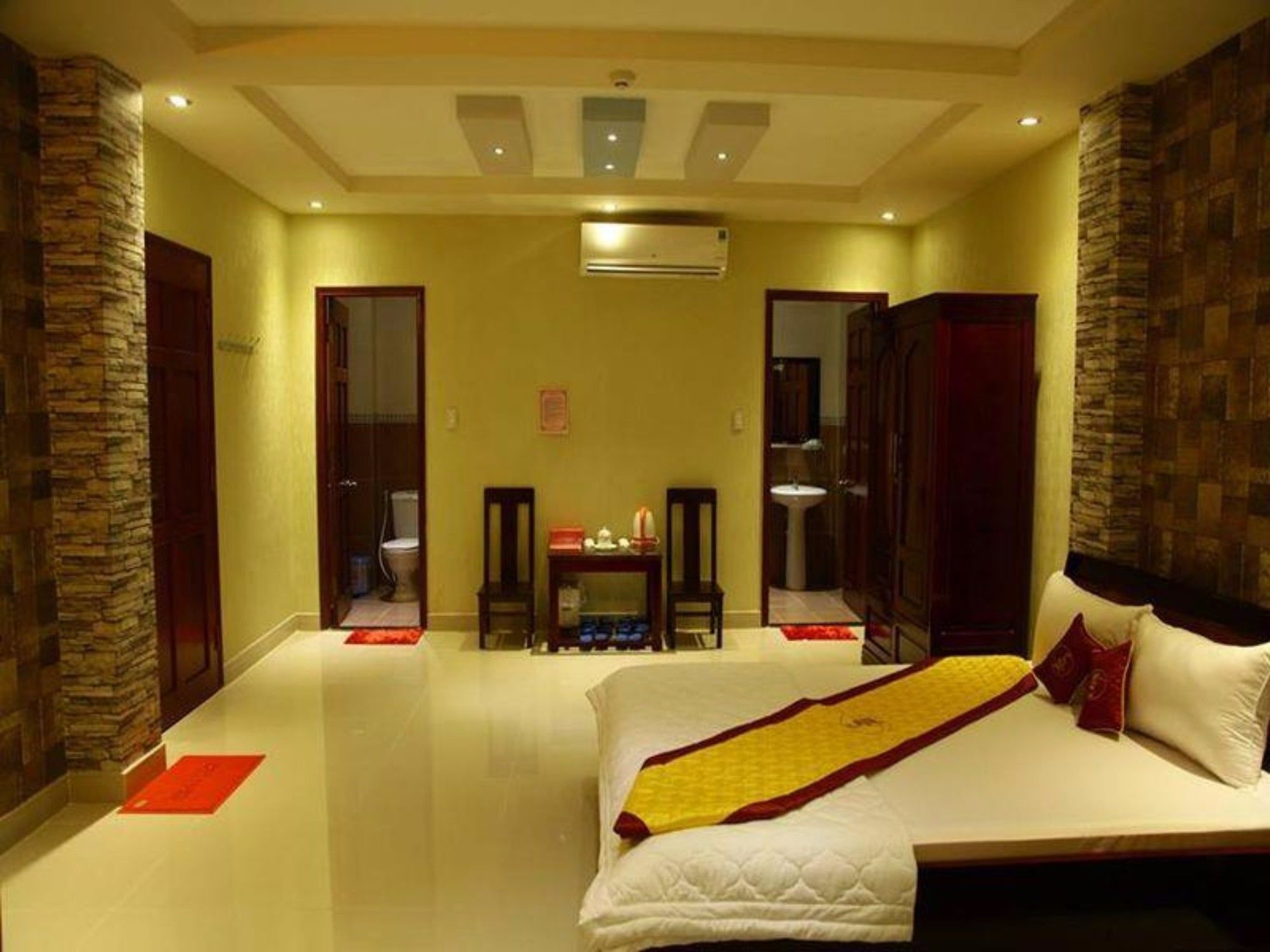 Minh Kieu Hotel My Tho Exterior photo